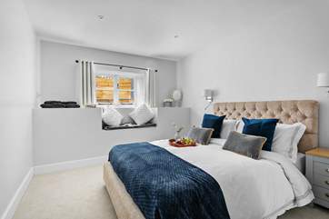 The double bedroom has a king-size bed and luxury linens ensure a great night's sleep.