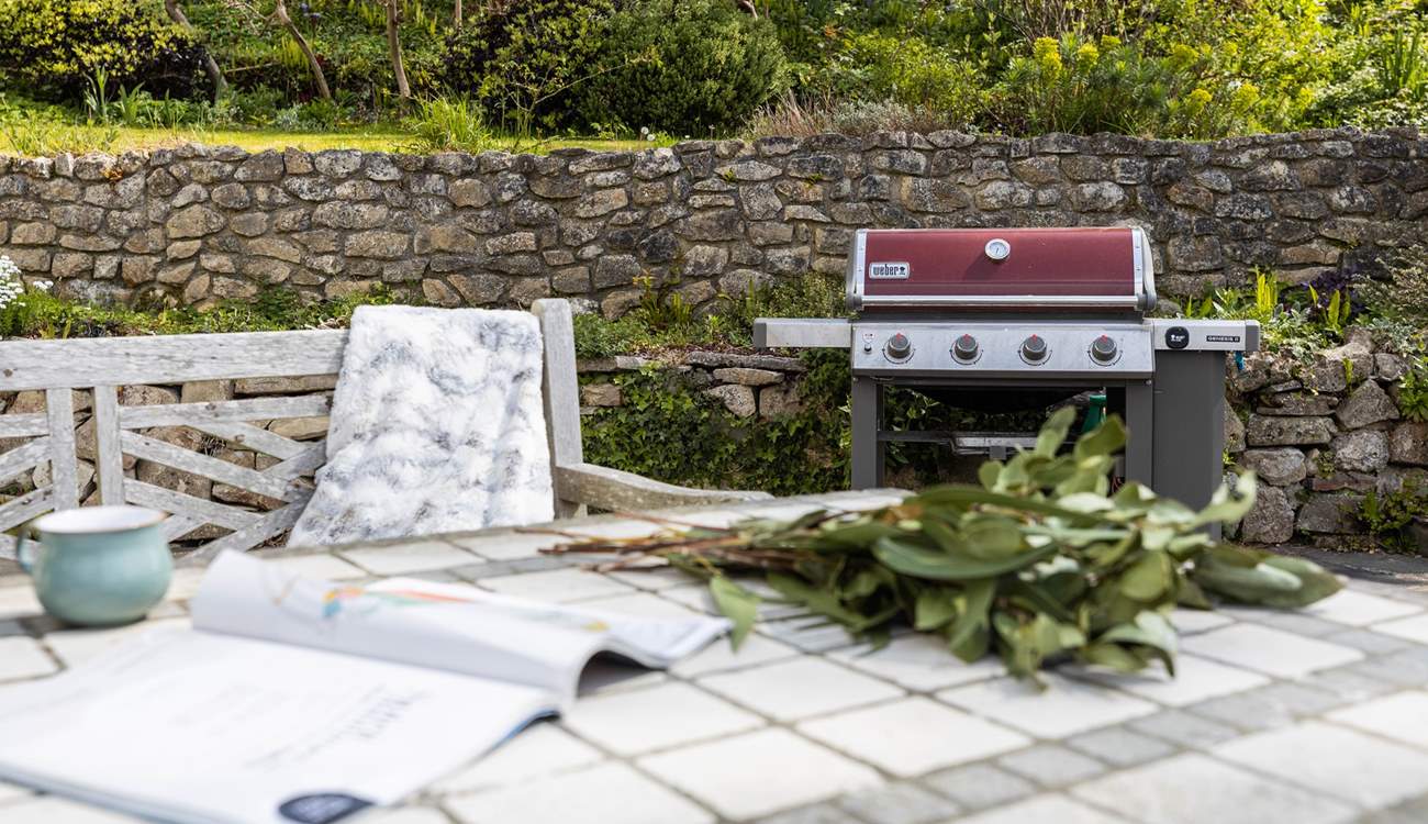 The fabulous barbecue makes al fresco dining easy.