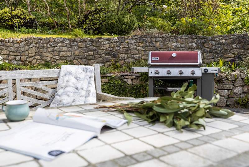The fabulous barbecue makes al fresco dining easy.