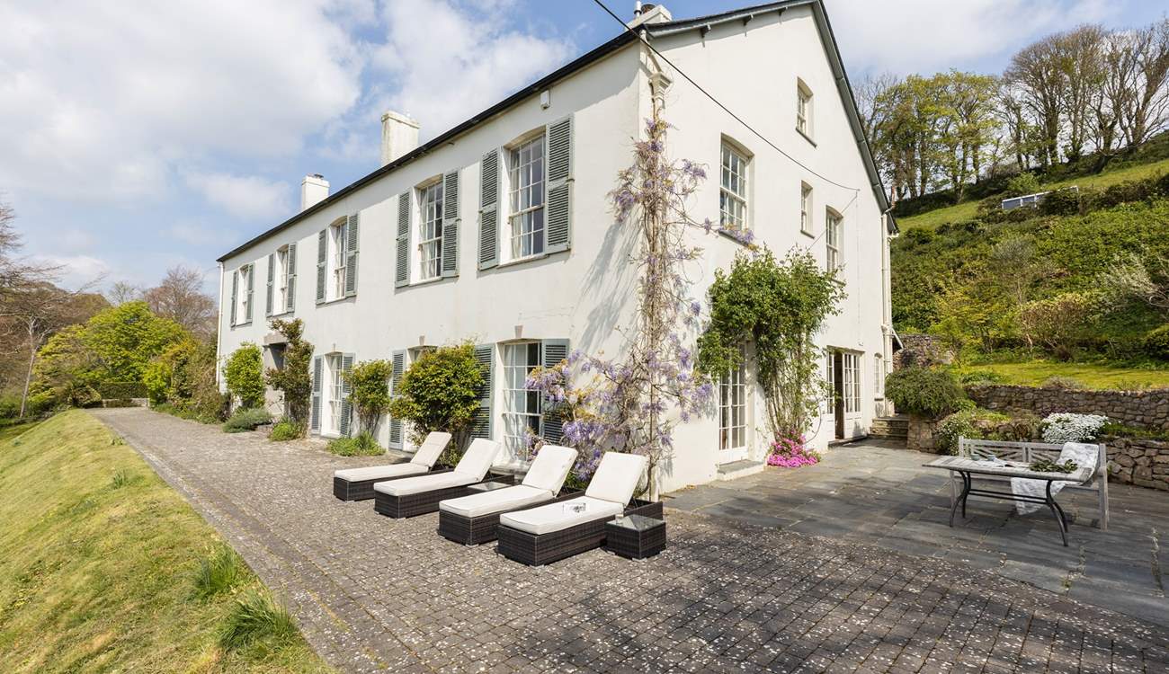 The majestic Trafalgar Barton is perfect for a social getaway with family and friends.