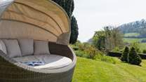 The incredibly inviting daybed.