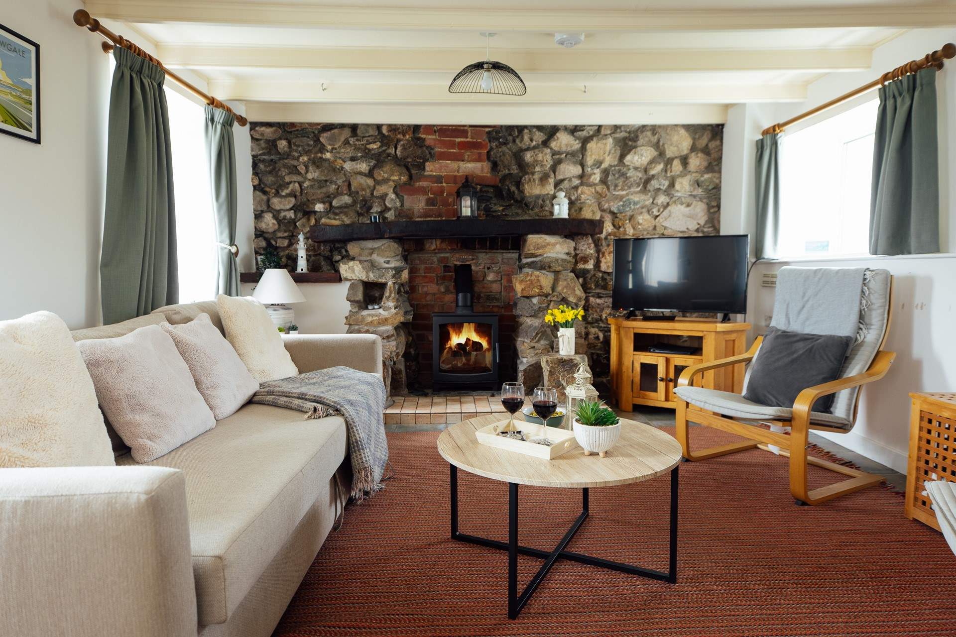 Pops Cottage is ideal for a blissful break throughout the year. Stay for the week or a few days in the gorgeous rural retreat. 