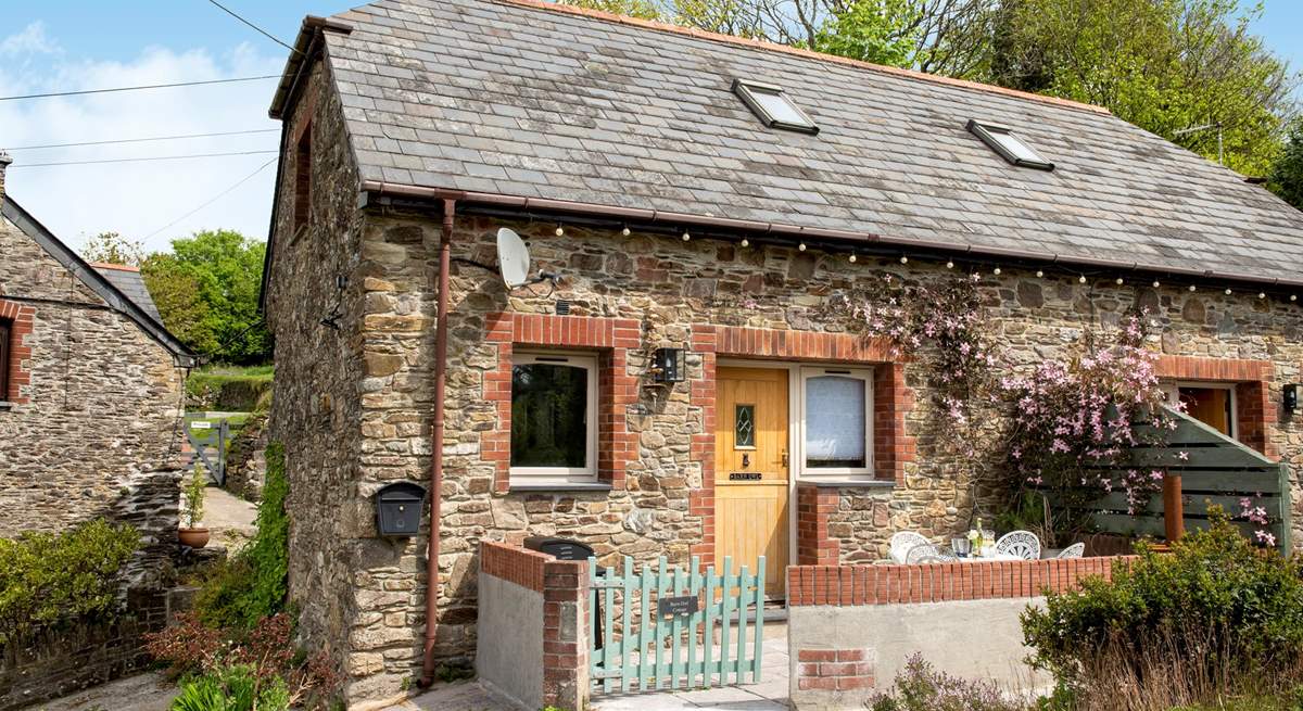 Barn Owl Cottage is a semi-detached barn conversion close to the seaside town of Looe