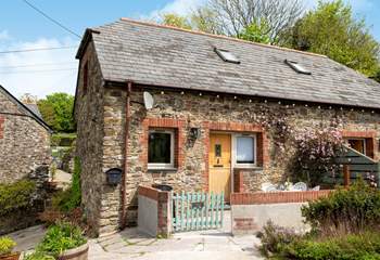 Barn Owl Cottage is a semi-detached barn conversion close to the seaside town of Looe