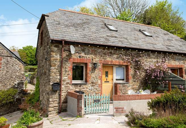 Barn Owl Cottage is a semi-detached barn conversion close to the seaside town of Looe