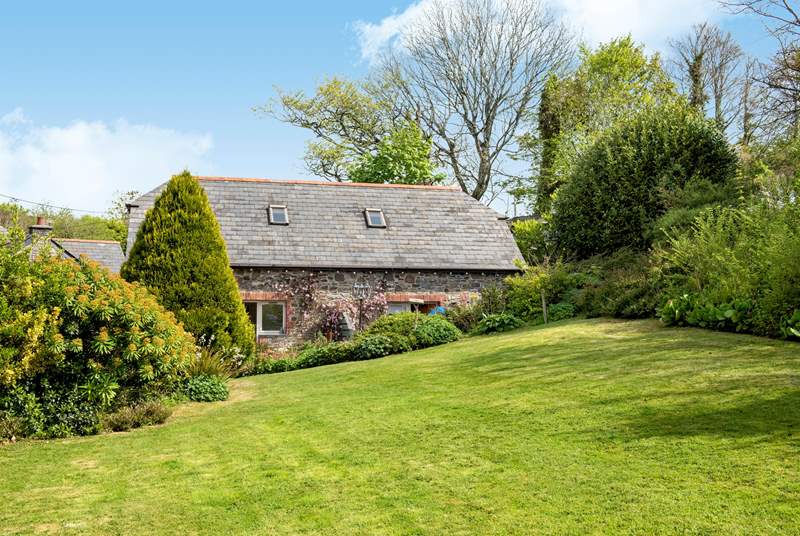 Bumblebee Cottage sits to the right-hand side of the property, one of a few barn conversions set around the original farm