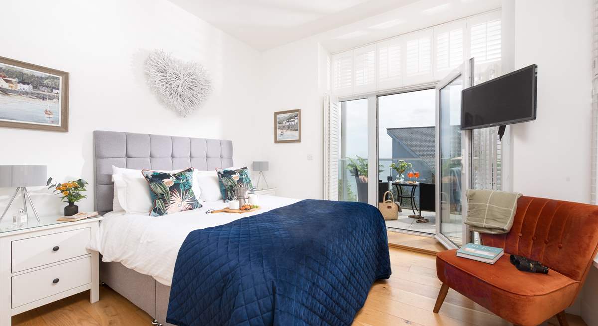 Bedroom 1 has a king-size bed, sumptuous linens and sea views from the balcony. 