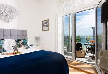 Bedroom 1 has a stunning balcony where you can watch the sailing boats cruise past.