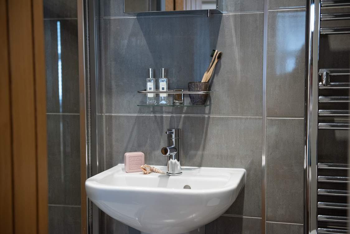 The super en suite shower-room.