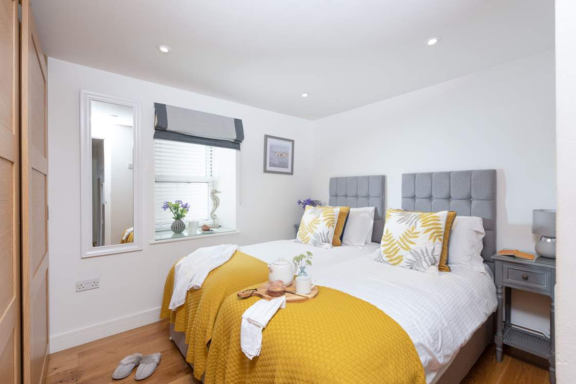Bedroom 2 gives you the flexibility to enjoy either twin beds or a king-size bed.