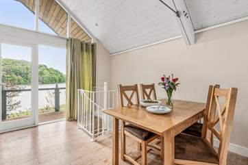 Gaze out of the window while enjoying delicious meals on the lovely dining-table.