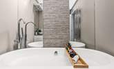 Relax in the gorgeous free-standing bathtub. - Thumbnail Image