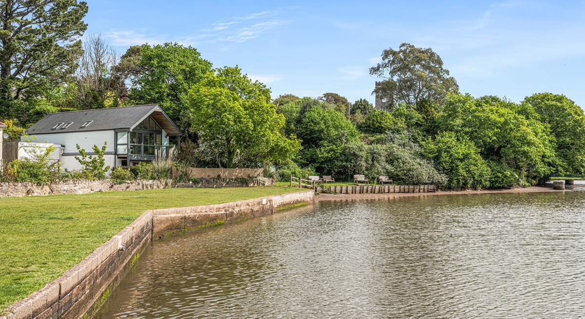 Driftwood Lodge sits right on the water's edge.