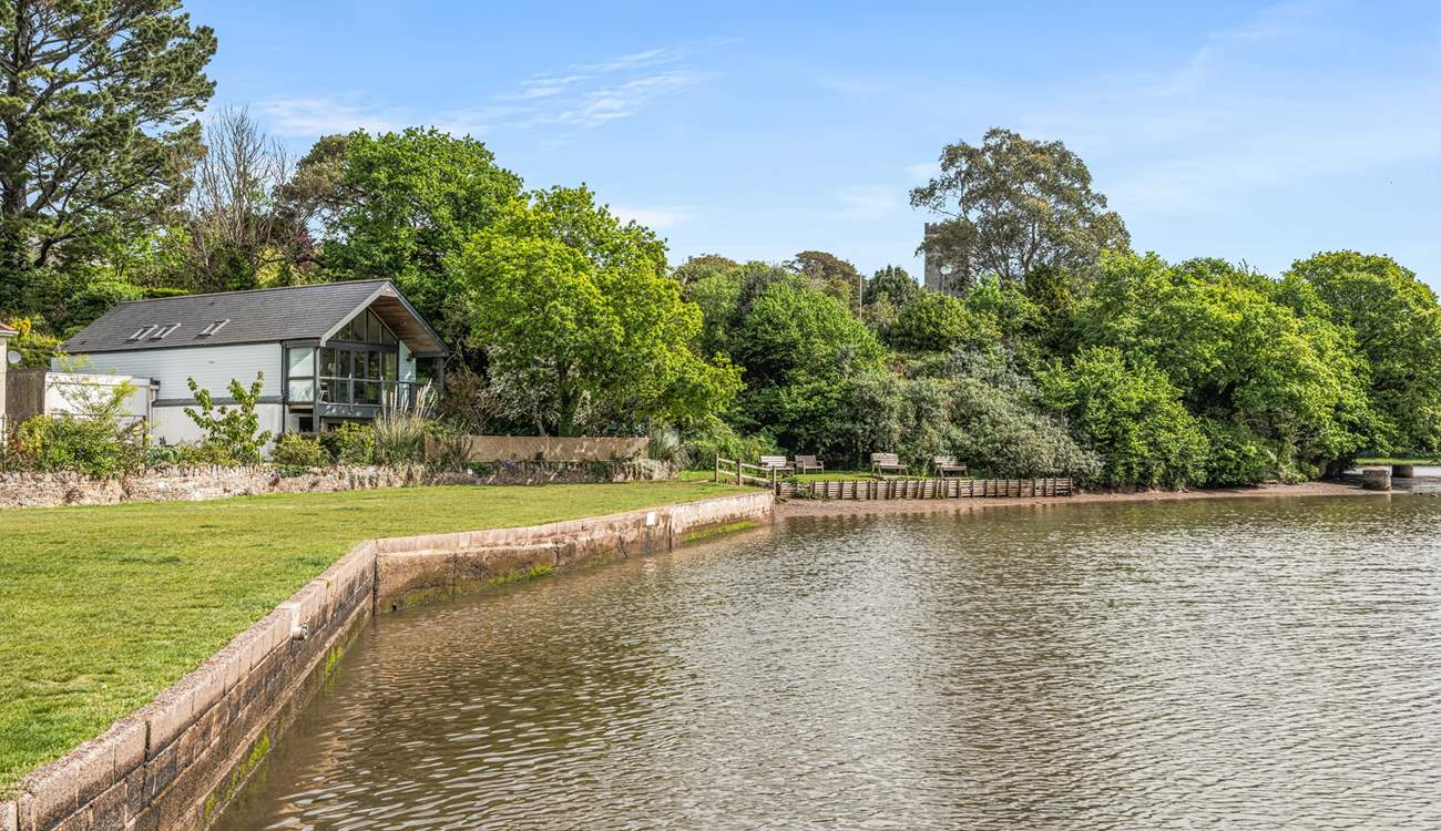 Driftwood Lodge sits right on the water's edge.