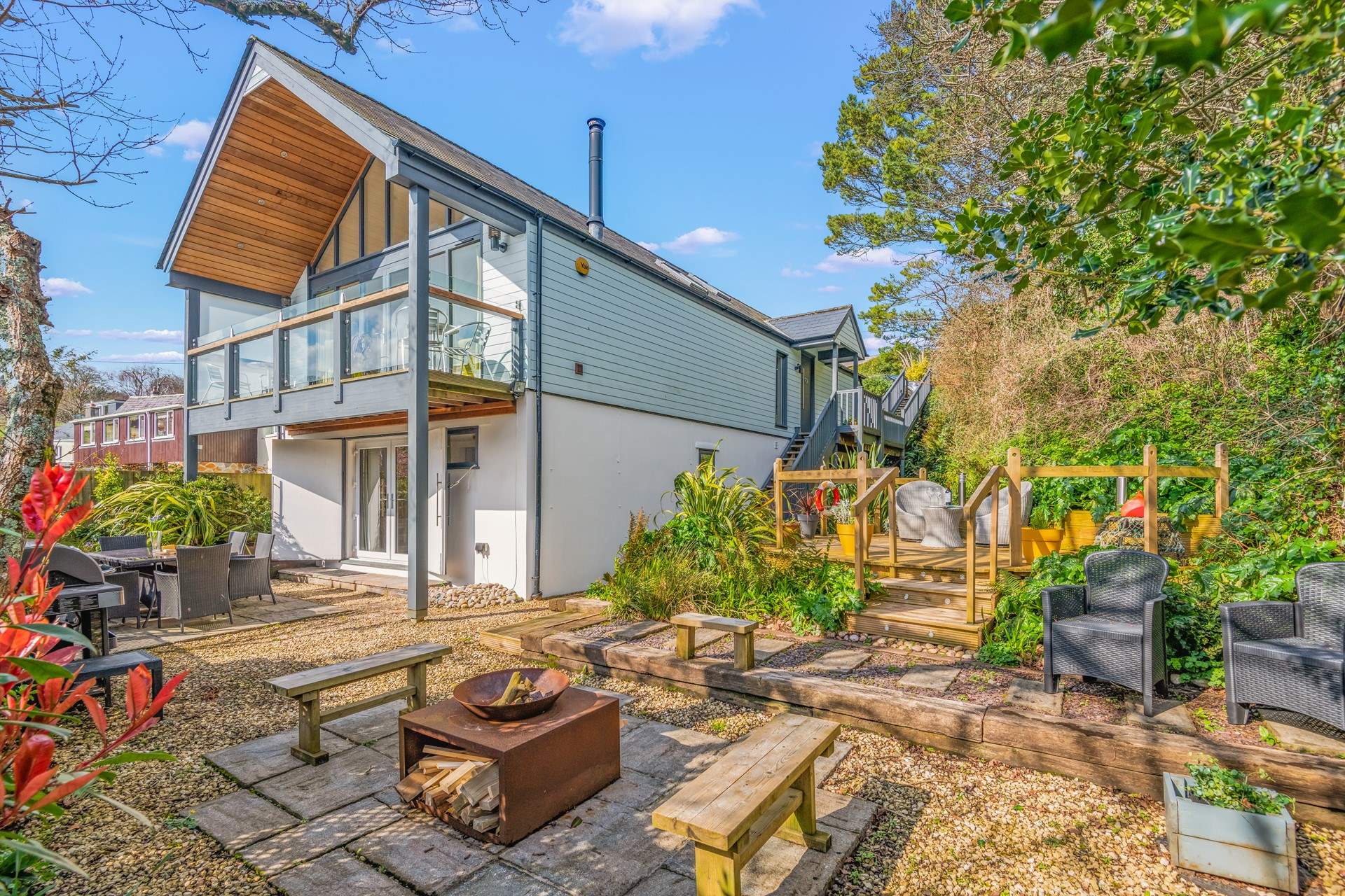 Welcome to the luxurious Driftwood Lodge.