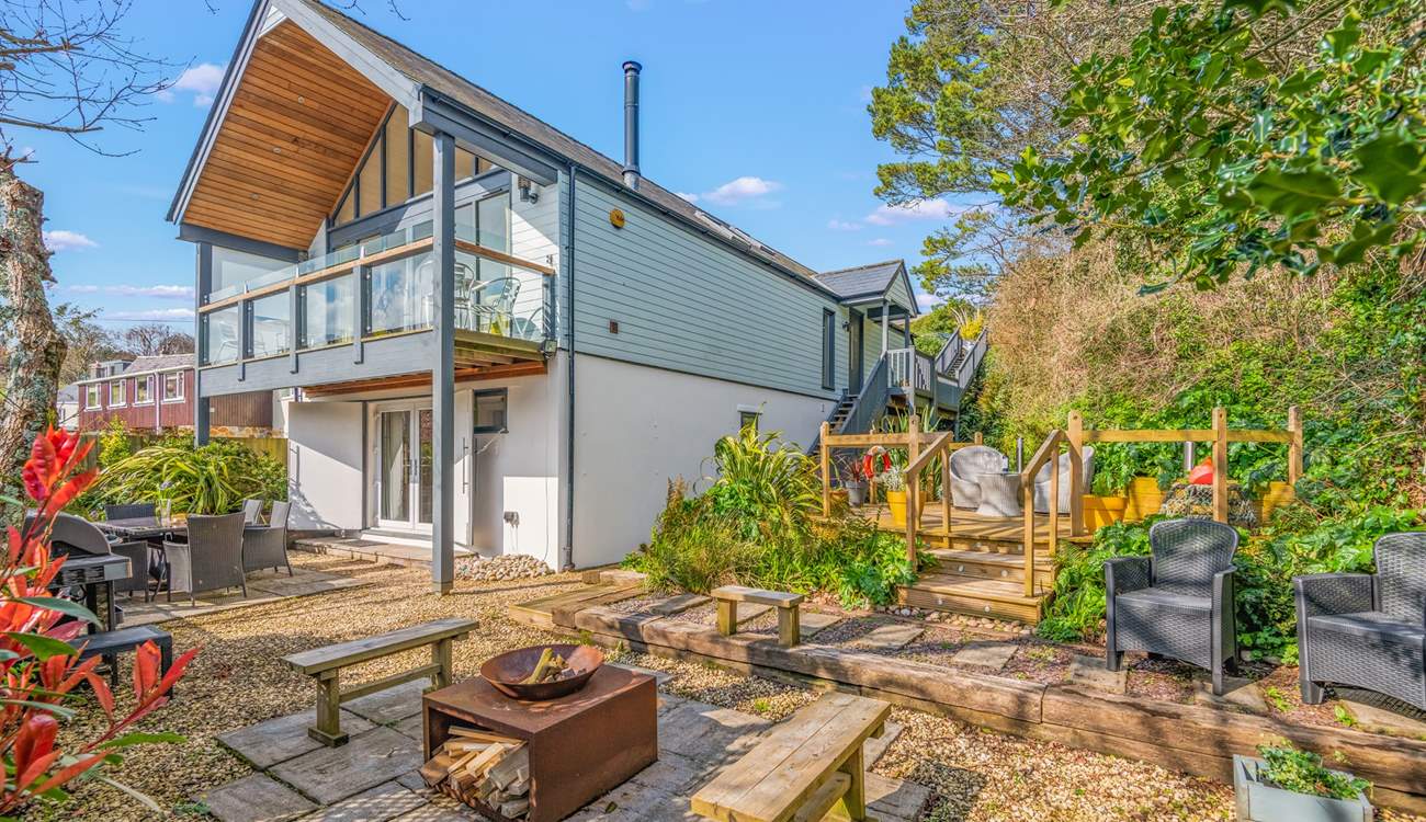 Welcome to the luxurious Driftwood Lodge.