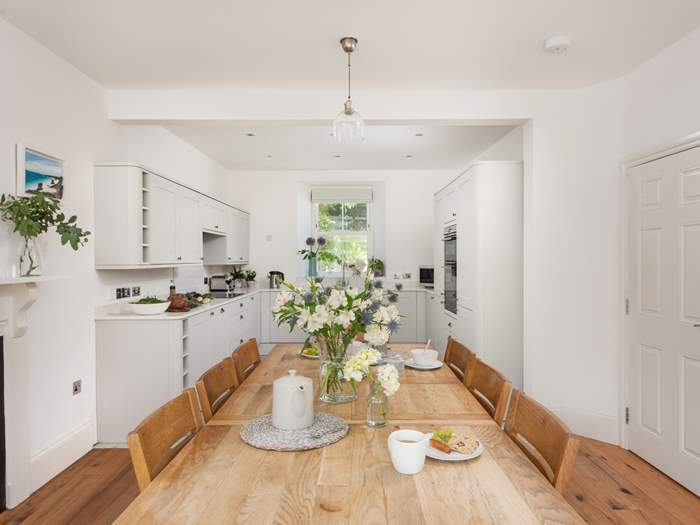 Jubilee House, Sleeps 10 in St Agnes