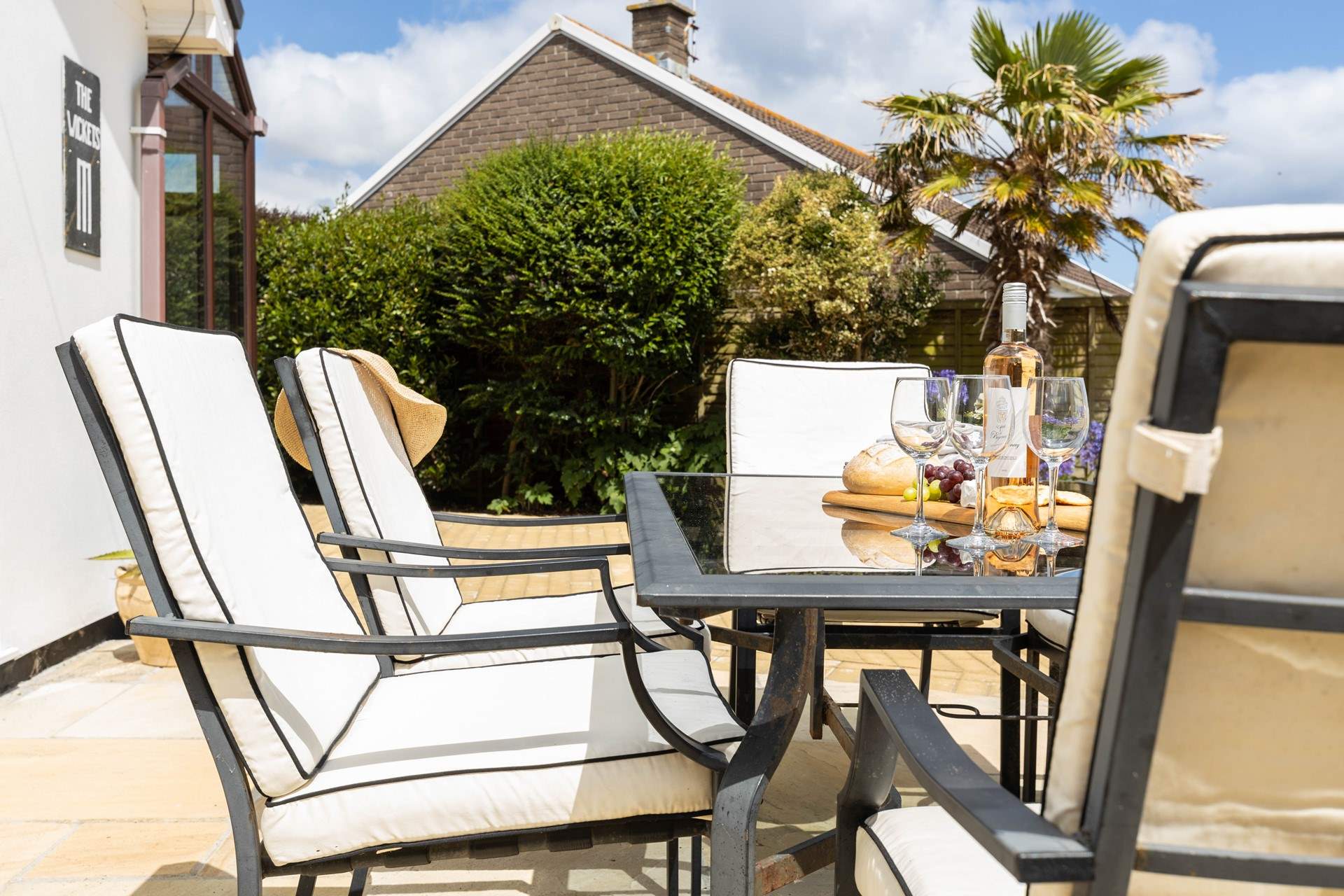 Al fresco dining, it's what holidays are all about.