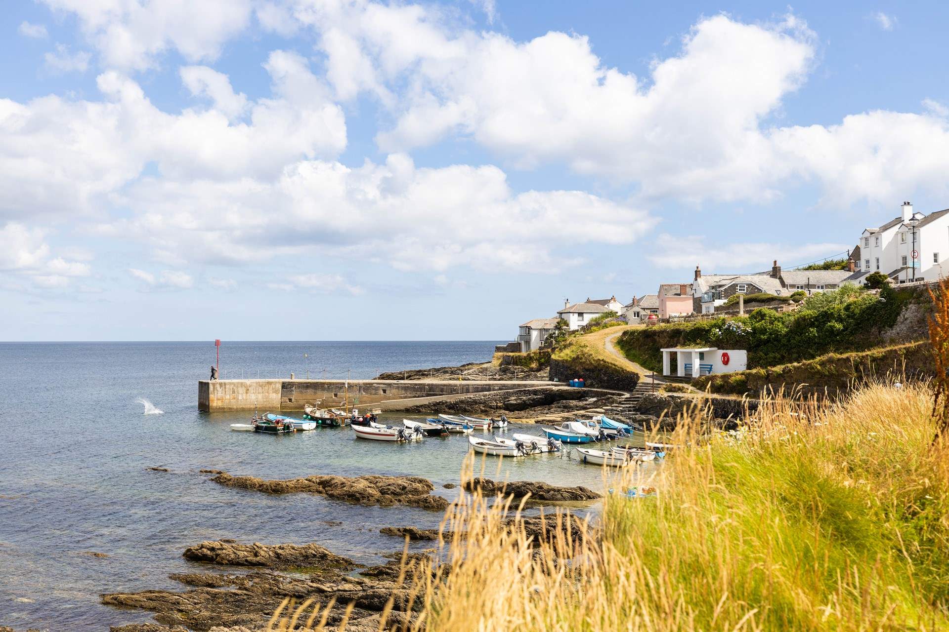 The village centre of Portscatho is a short stroll away.
