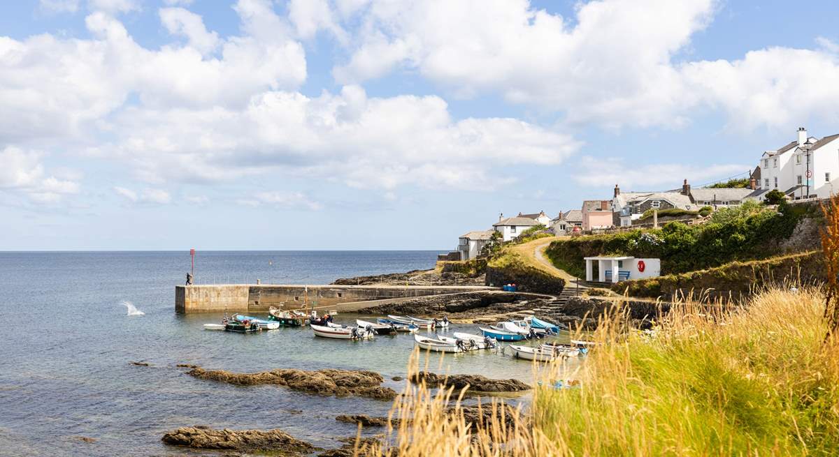 The village centre of Portscatho is a short stroll away.