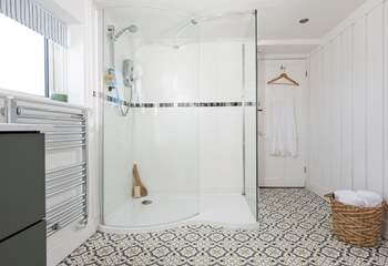 Wash off sandy toes and salty hair in the spacious shower.