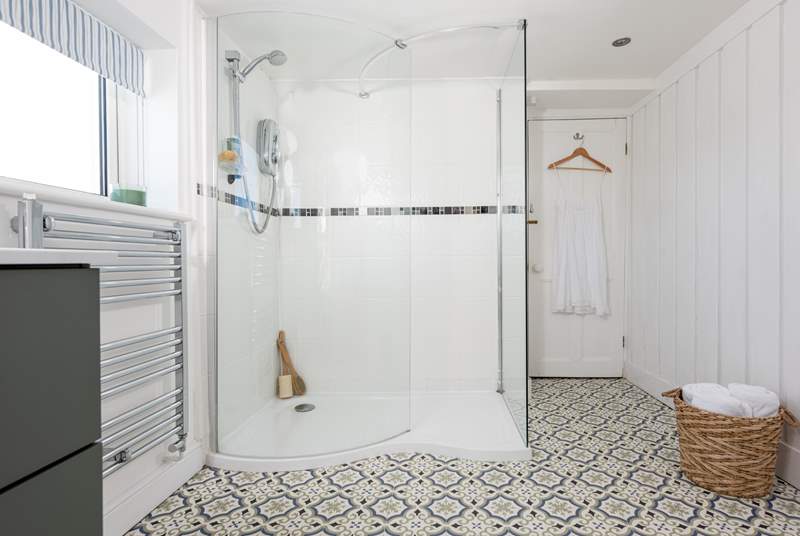 Wash off sandy toes and salty hair in the spacious shower.