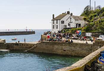The Ship Inn Porthleven, has to be one of our favourite pubs in Cornwall!