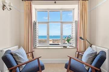 Your sea view retreat awaits.