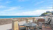 Enjoy a slice of coastal living.