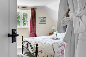 The pretty double bedroom on the first floor.