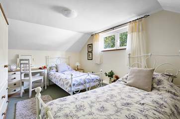 The pretty twin bedroom on the first floor.