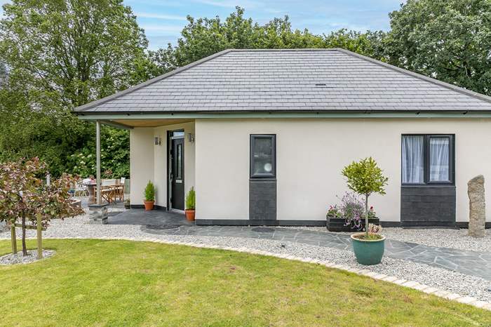 Valley View is a 1 bedroom self catering cottage near Saltash, South Cornwall.