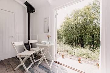 Delve into a book and listen to the idyllic soundscape.