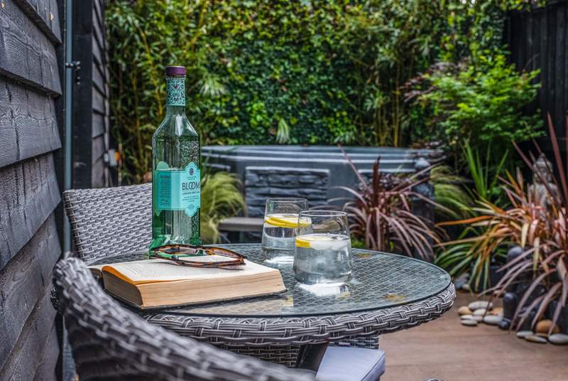 Enjoy a crisp gin and tonic whilst soaking up the sunshine.