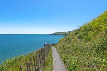 Wander along the path to the lookout point, breathtakingly beautiful at any time of year.