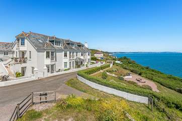 Gorgeous Start Bay Lookout awaits your arrival. Start Bay Lookout is the ground floor apartment situated to the far left of the building.