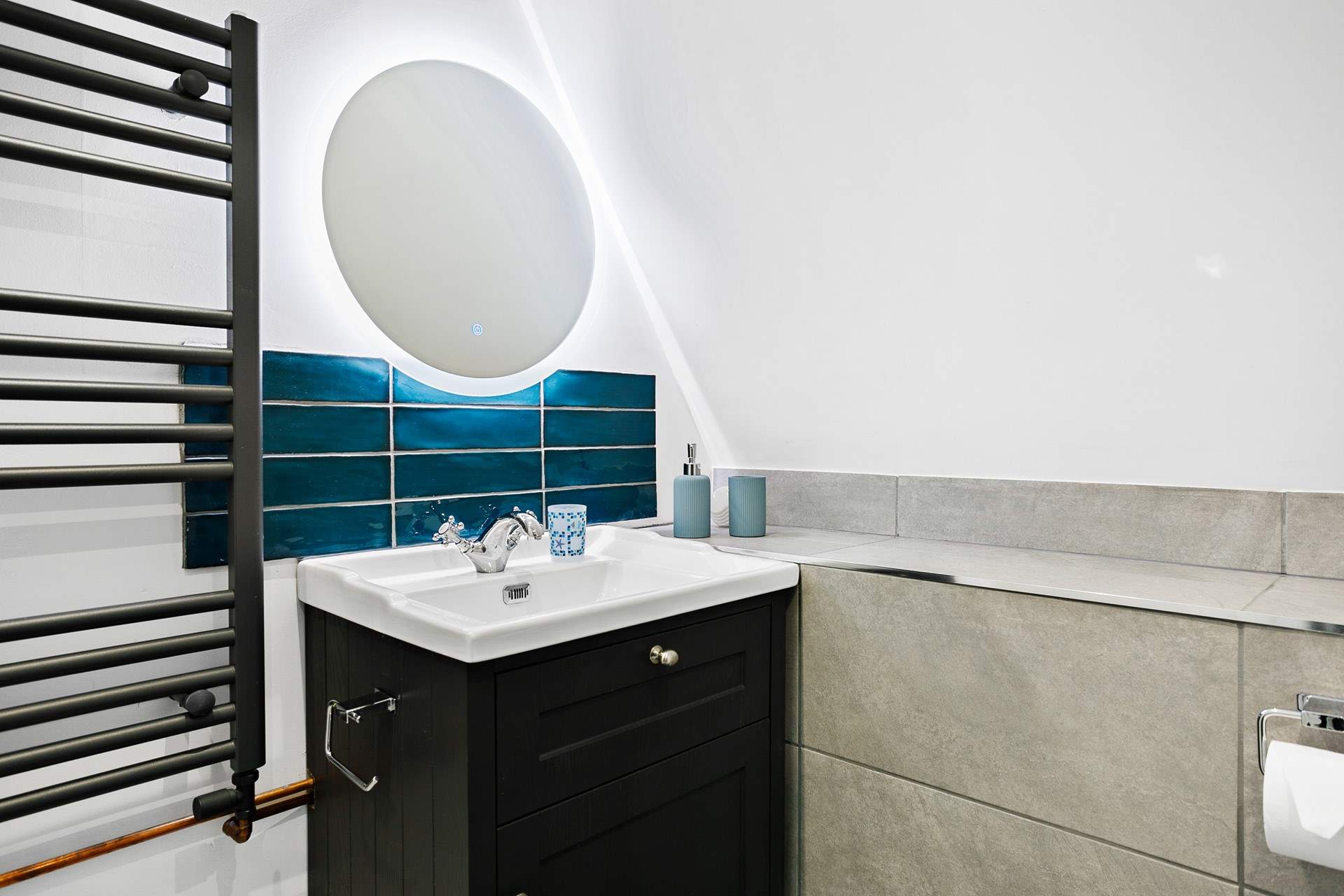 The stylish shower-room.