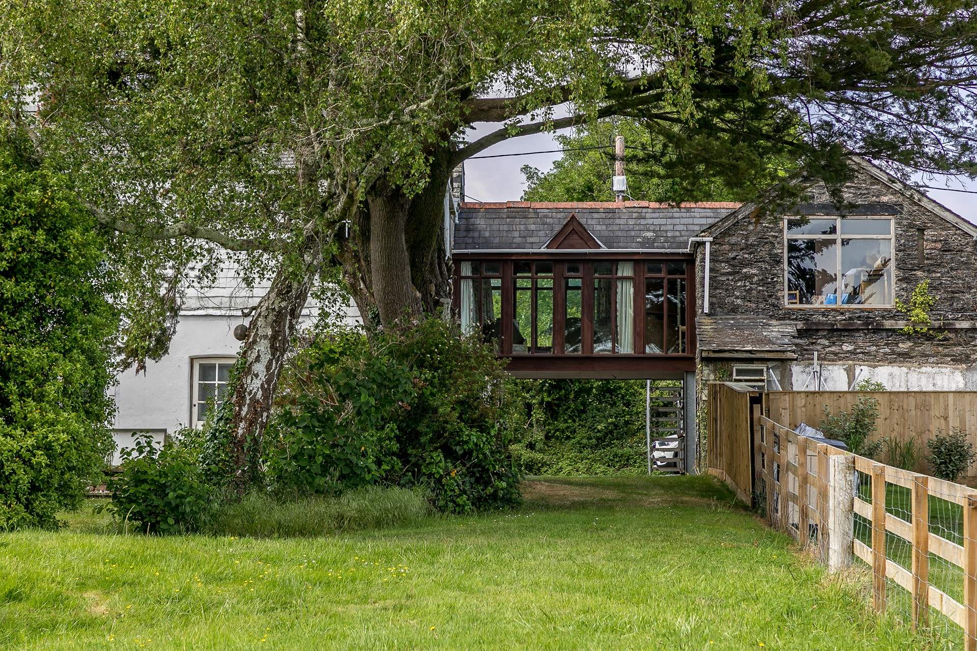 Entrance to Kernow River View is up a flight of stairs from the parking area and children should be supervised at all times.