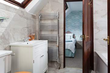 Both bedrooms have access to the bathroom.