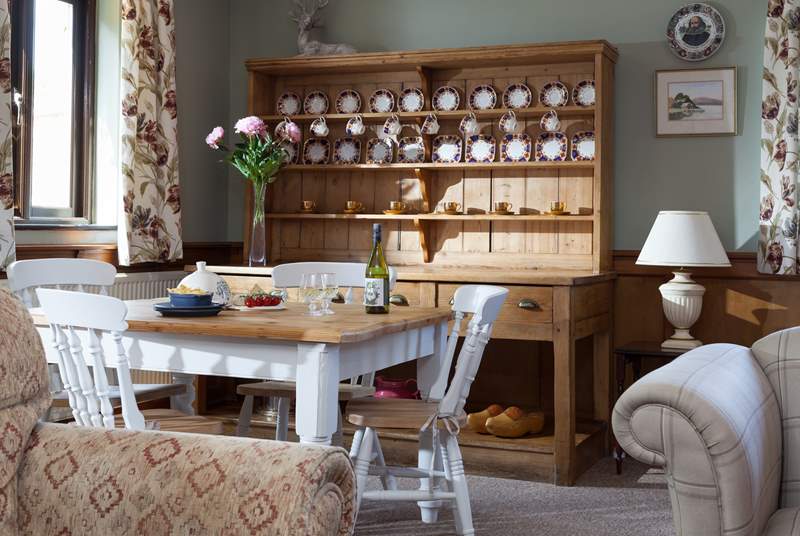 The charming dining-table is great for cosy suppers.
