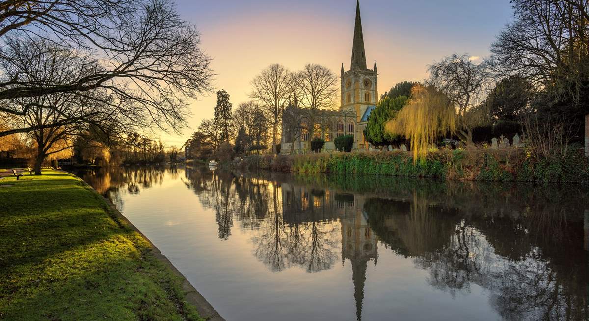 The historic town of Stratford-upon-Avon is only three miles away.