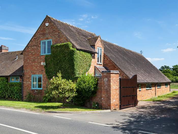 Rectory Cottage, Sleeps 4 in Stratford-upon-Avon