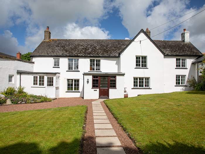 Friends Farmhouse, Sleeps 16 in Bideford