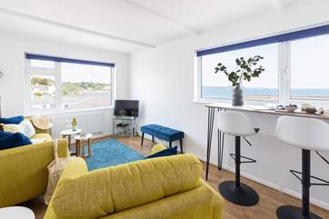 3 Harbour Court is a delightful first floor apartment just a stone's throw from the pretty harbour and beaches of Portscatho.