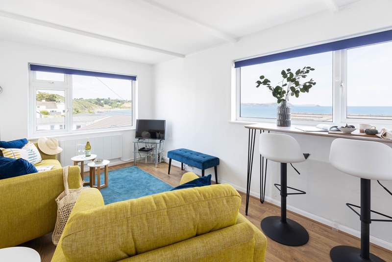 3 Harbour Court is a delightful first floor apartment just a stone's throw from the pretty harbour and beaches of Portscatho.