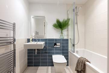 The gorgeous family bathroom.