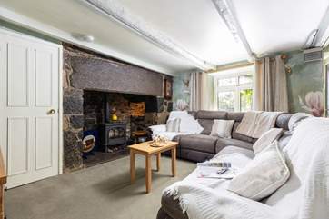 The charming sitting-room (please be aware that the gas fire is decorative only).
