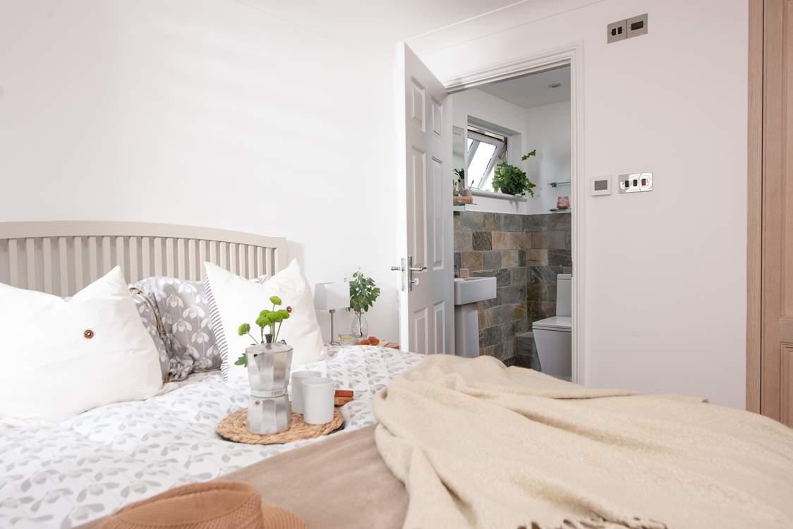 The en suite to bedroom 1.
