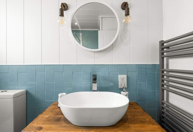 Luxury fittings throughout.