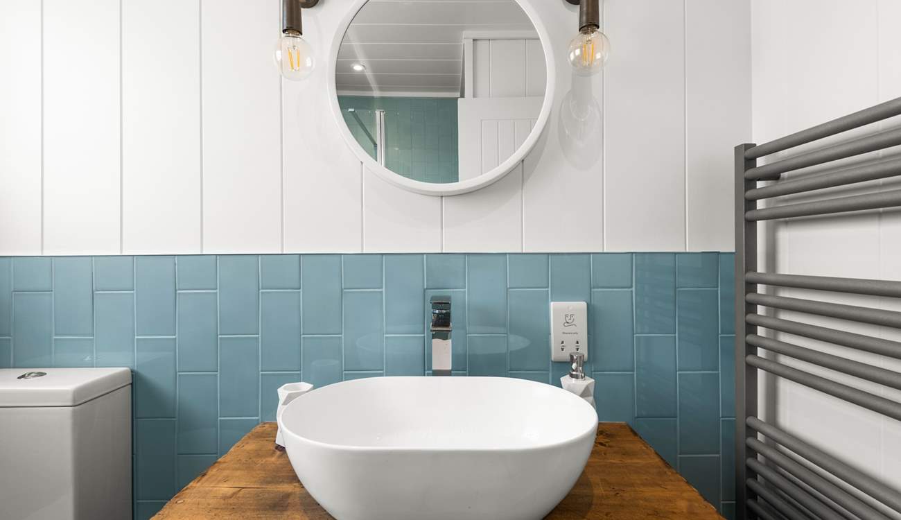 Luxury fittings throughout.